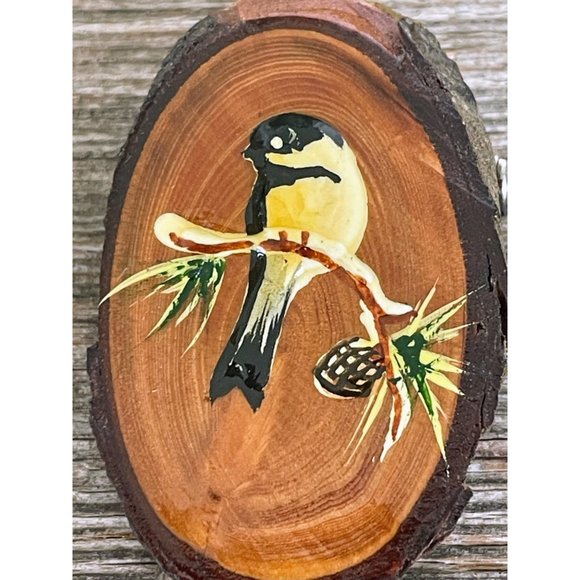 Vintage 1970s Wood Slice Brooch Hand Painted Sparrow Bird - Picture 3 of 6